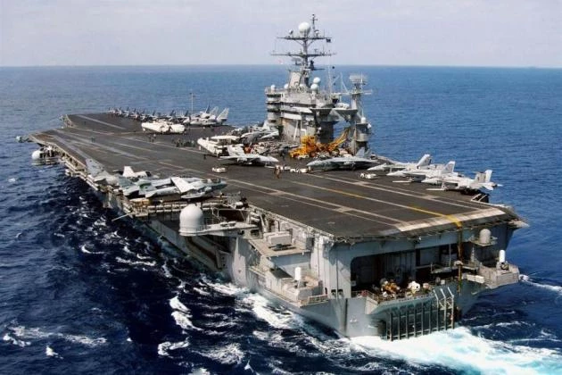 ΗΠΑ και Ρωσία: Αυτά είναι τα φοβερά και τρομερά αεροπλανοφόρα των υπερδυνάμεων (βίντεο)